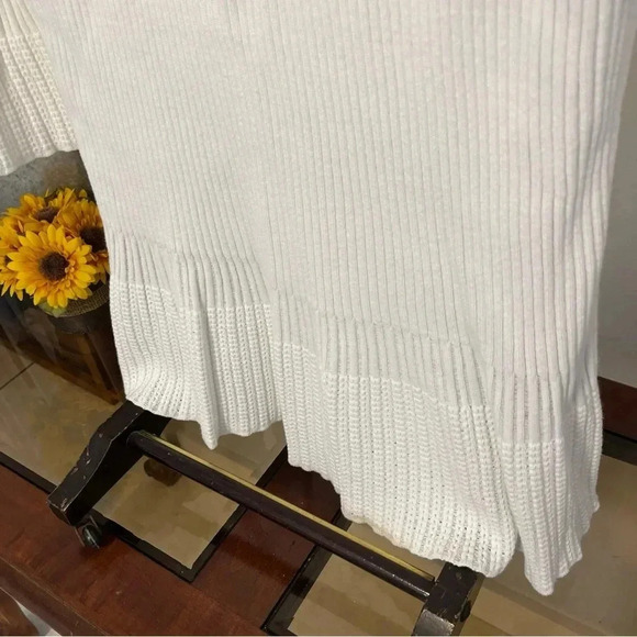 Express Women’s size M long sleeve cotton blend cream cardigan sweater - Picture 7 of 8